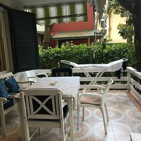 With Garden, Marea Resort, Golem, Qerret Apartmán *