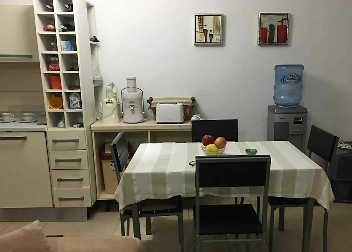 With Garden, Marea Resort, Golem, Qerret Apartment *